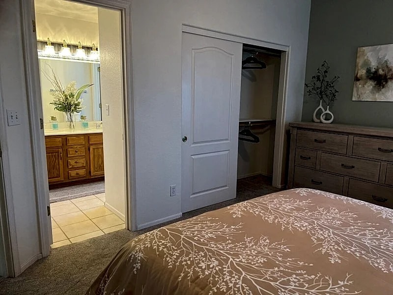 Sun City Area SW Design-A Lovely Condo in 55+ Gated Com-Heated Pool "Has it all" in Phoenix, Arizona, United States — photo 5