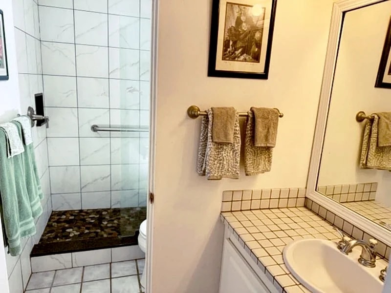 Oceanfront Bliss at Hale Kona Kai 310 - 1BR Retreat in Kailua Kona in North Kona, Hawaii, United States — photo 5