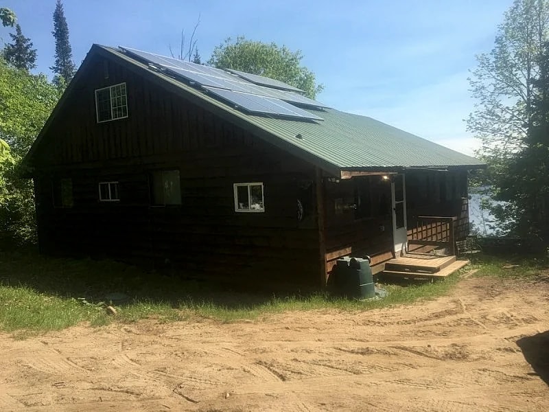 4 Bedroom Lakefront Cottage with Privacy in McKellar, Ontario, Canada — photo 2