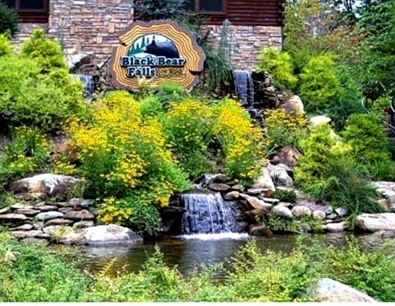 STUNNING 5 STAR CABIN - BREATHTAKING VIEWS. "Highest Location in BBF w/Hot Tub" in Gatlinburg, Tennessee, United States — photo 4
