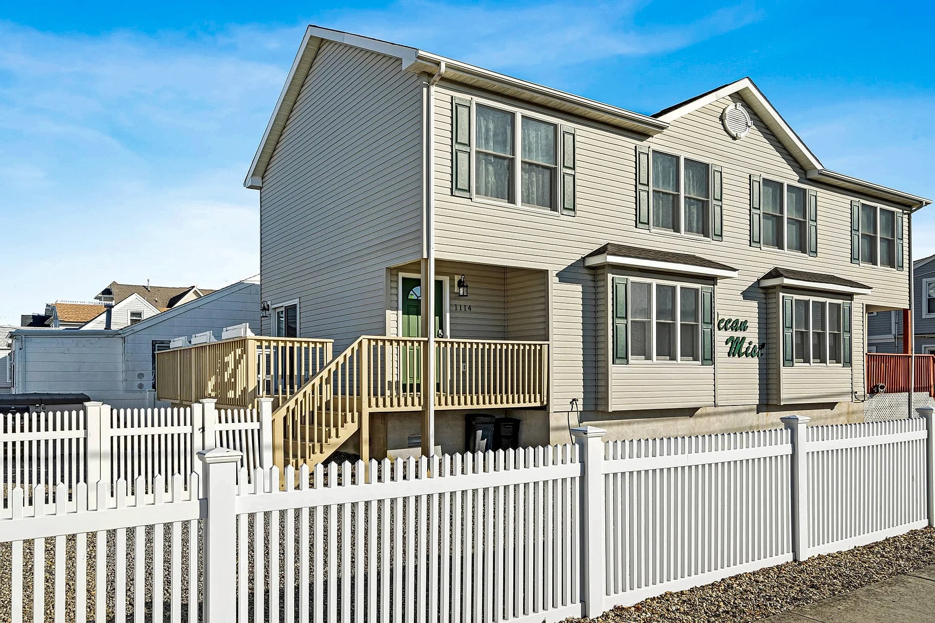 Wow. Newly re-done Great Location: 3-Bdrm 3-Bthrm in Seaside Park, New Jersey, United States — photo 3