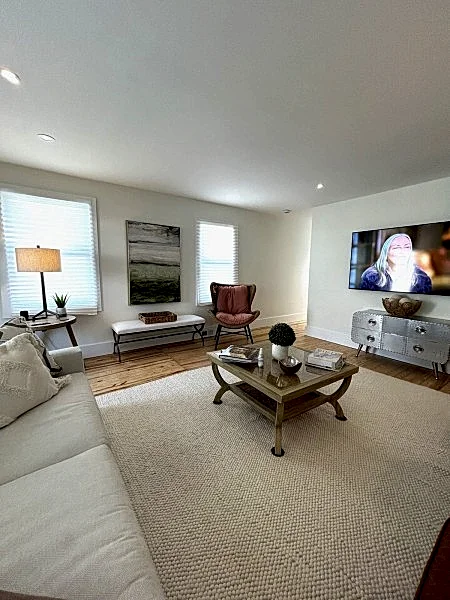 Spacious 5-bdrm, 2-bathrm Great Winter Rental Pricing