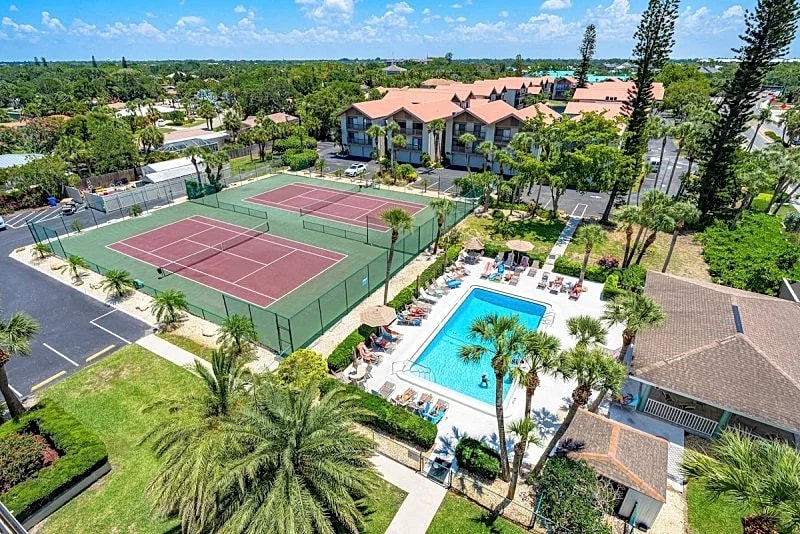 Stunning 2 Bedroom/ 2 Bath with Best Siesta Key Beach Views! in Sarasota, Florida, United States — photo 2