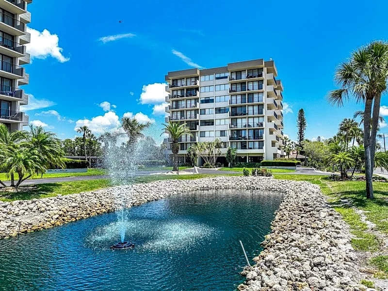 Stunning 2 Bedroom/ 2 Bath with Best Siesta Key Beach Views! in Sarasota, Florida, United States — photo 4