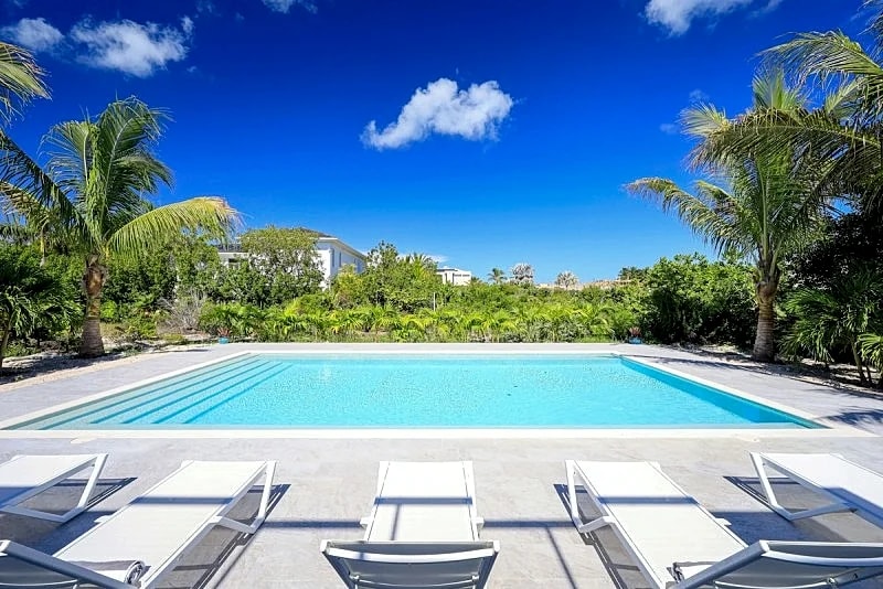 Pure Water Villa - Grace Bay Beach - New 5 Bedroom Villa in Leeward Settlement, Caicos Islands, Turks and Caicos Islands — photo 4