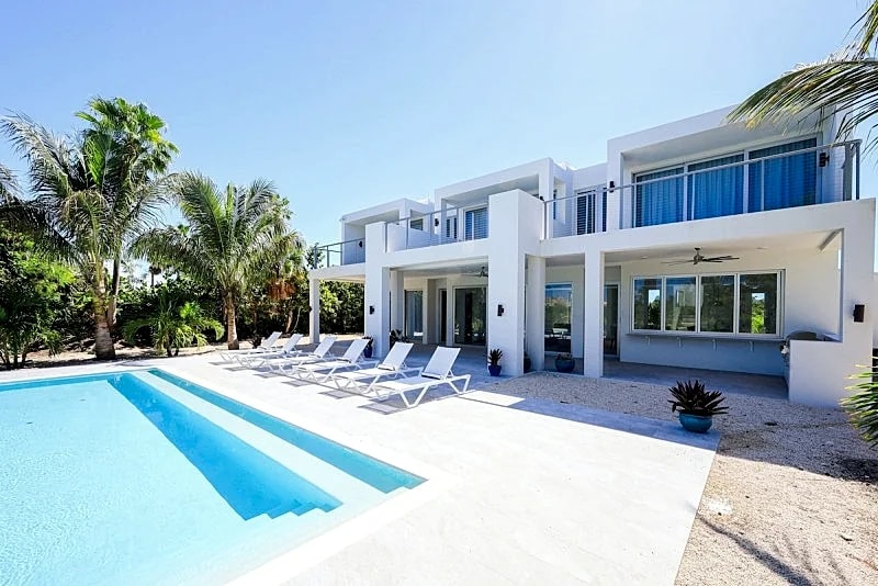 Pure Water Villa - Grace Bay Beach - New 5 Bedroom Villa in Leeward Settlement, Caicos Islands, Turks and Caicos Islands — photo 2