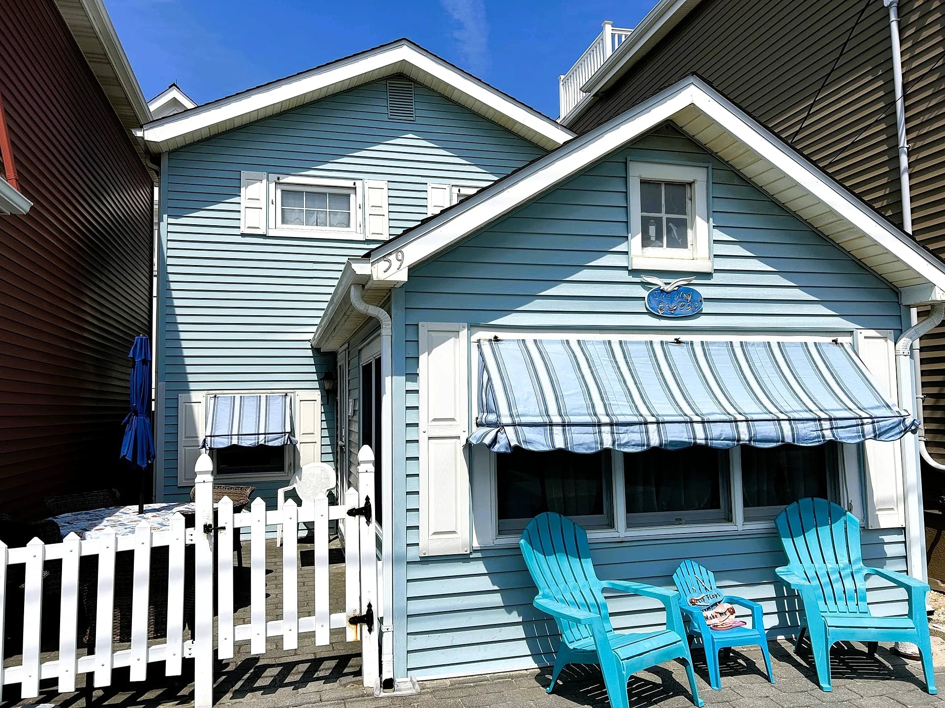 Perfect family location, steps to the Beach, 2-Bedroom