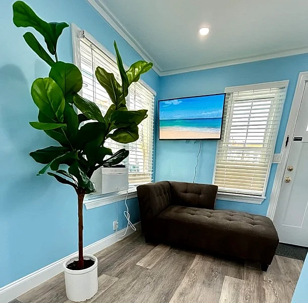 Newly Redone 2 Bdrm, 1 Bath Beach Block