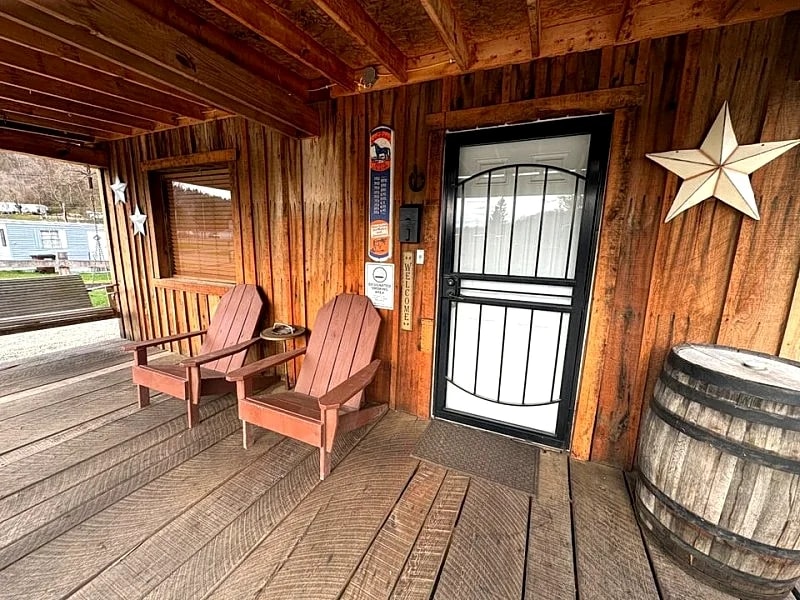 Pet Friendly Hitching Post Cabin near Hocking Hills in Nelsonville in Buchtel, Ohio, United States — photo 2