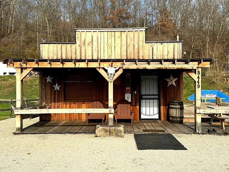 Pet Friendly Hitching Post Cabin near Hocking Hills in Nelsonville