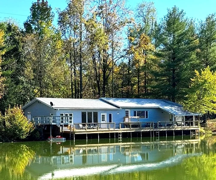 The Island Retreat Cottage on Lake near Hocking Hills