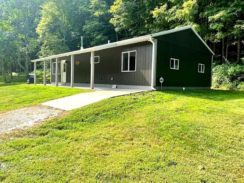 The Tucked Away Pet Friendly Cabin Hocking Hills w/ Hot Tub in Logan, Ohio, United States — photo 2
