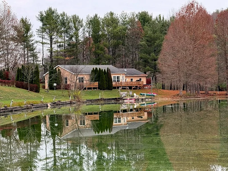 Beautiful Lakeview Retreat, Athens & Hocking Hills