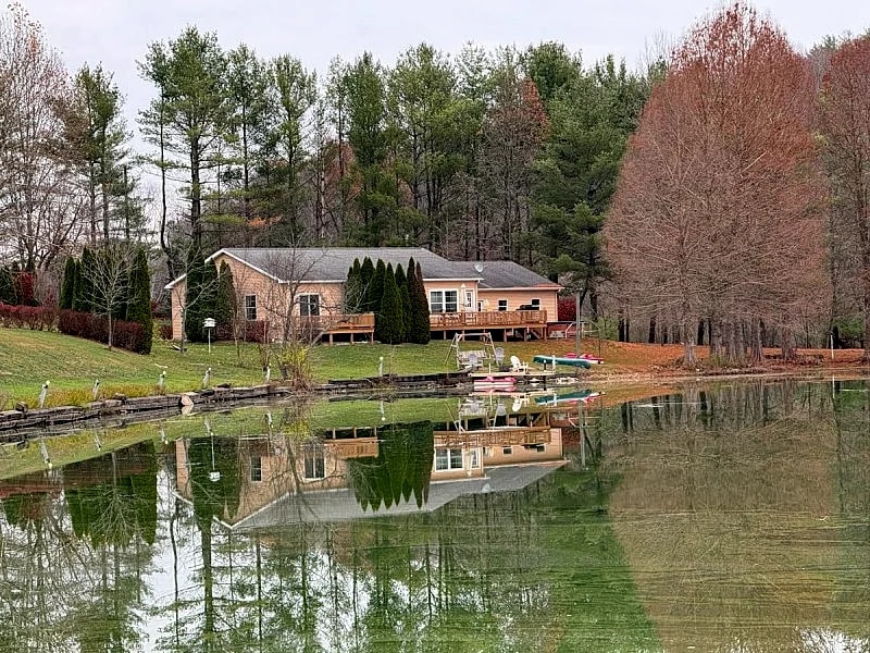 Beautiful Lakeview Retreat, Athens & Hocking Hills