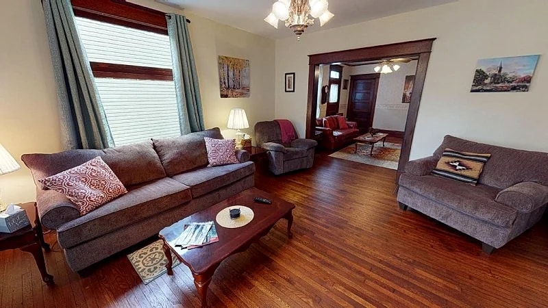 The Franklin Inn 1900 classic cottage in Hocking Hills w/ Hot Tub in Nelsonville, Ohio, United States — photo 4