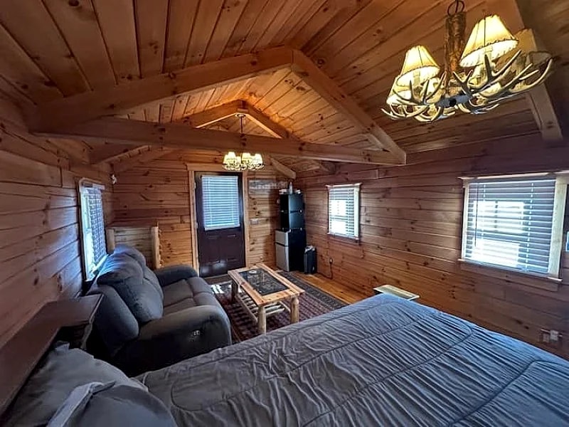 Charming Old Man's Cave Log Cabin in Hocking Hills in Logan, Ohio, United States — photo 5