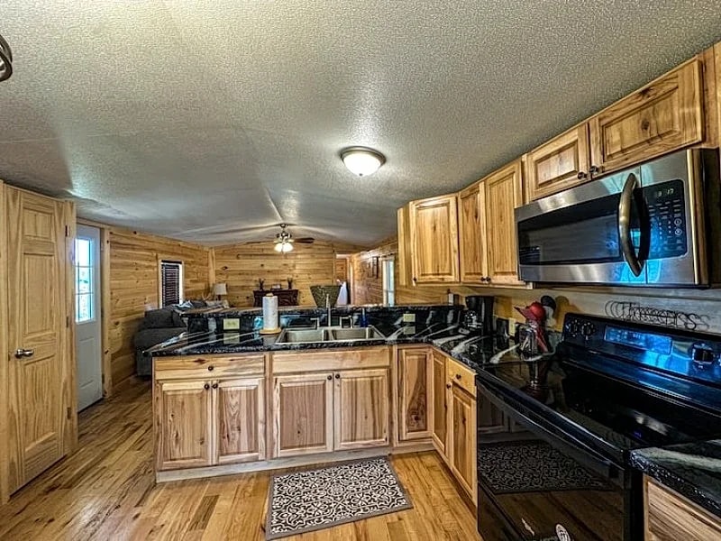 Tranquil Turkey Ridge Cabin w/ Private Hot Tub in Nelsonville, Ohio, United States — photo 4