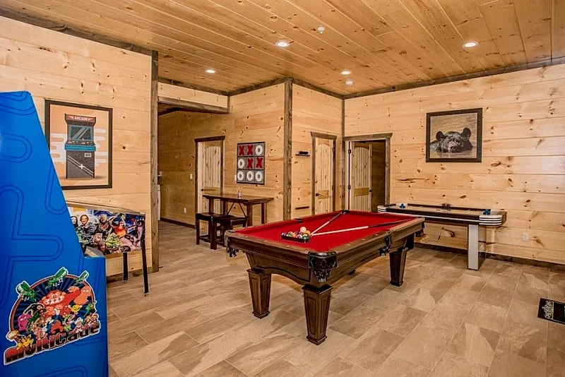 Free Tickets | Theater, Game Room, Hot Tub, & Fire in Gatlinburg, Tennessee, United States — photo 4