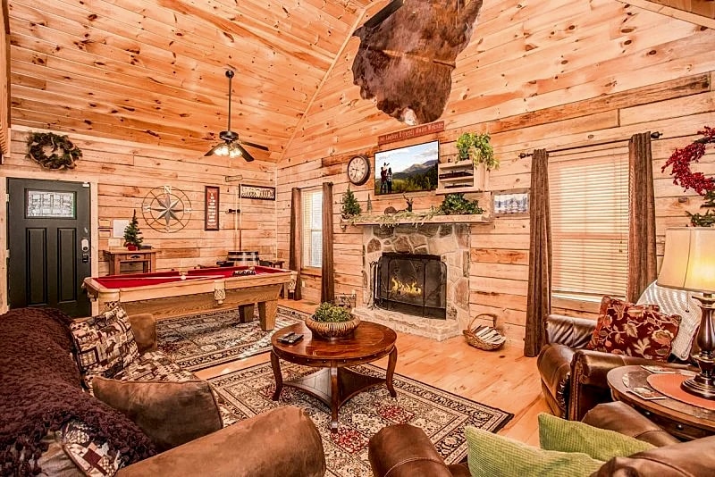 Serendipity: Private, Wood Fireplace, Hot Tub, Fire Pit, Grill in Sevierville, Tennessee, United States — photo 4