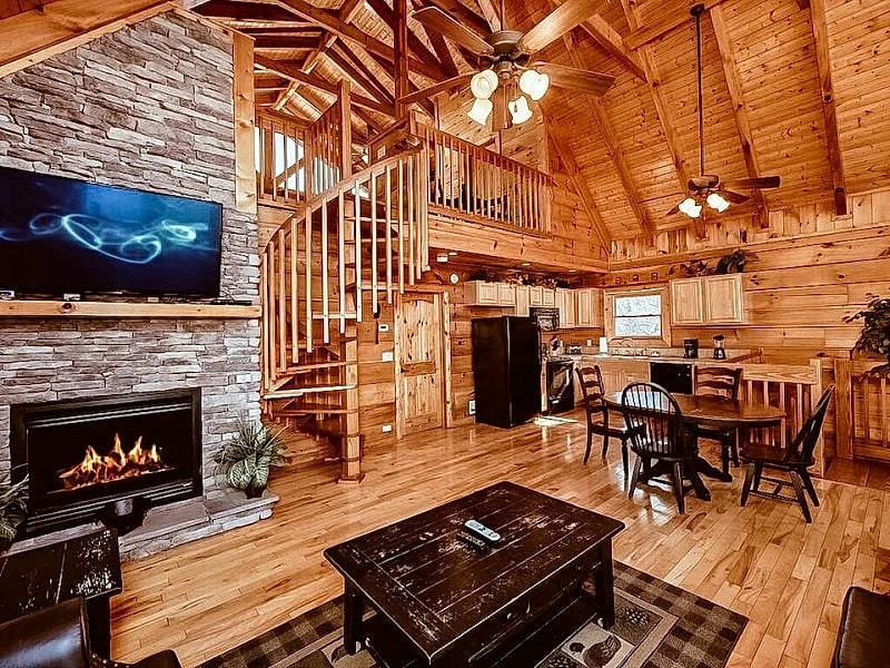 Smoky Mountain Serenity w/ Mtn Views, Hot Tub & Game Room in Sevierville, Tennessee, United States — photo 2