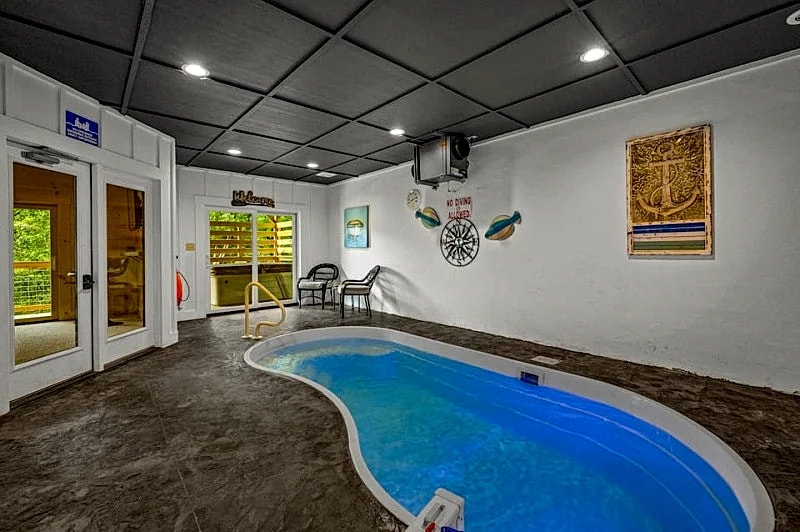 A Bear's Gatlinburg Splash! Private & Quiet, Hot tub, Indoor Pool in Gatlinburg, Tennessee, United States — photo 2
