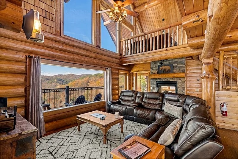 Heaven's Gates Cabin: Hot Tub, Pool Table, Gas Fireplace in Sevierville, Tennessee, United States — photo 4