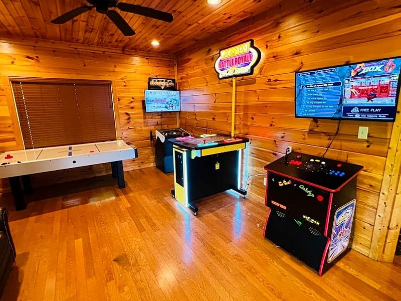 Spark Of Life Cabin: Modern Arcade updated Theater Hot Tub in Gatlinburg, Tennessee, United States — photo 2