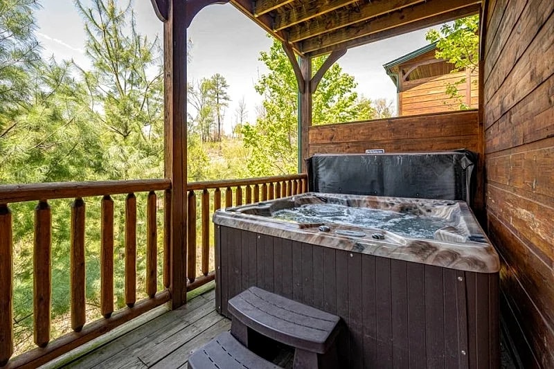 Spark Of Life Cabin: Modern Arcade updated Theater Hot Tub in Gatlinburg, Tennessee, United States — photo 4