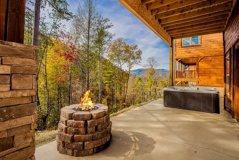Best Kept Secret Cabin: Private Pool, Fire-Pit, Grill, Hot tub in Gatlinburg, Tennessee, United States — photo 4