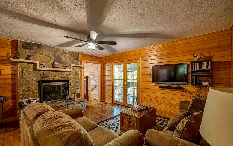 The Backyard Bear Rustic Cabin: Firepit, Wood Fireplace in Gatlinburg, Tennessee, United States — photo 3
