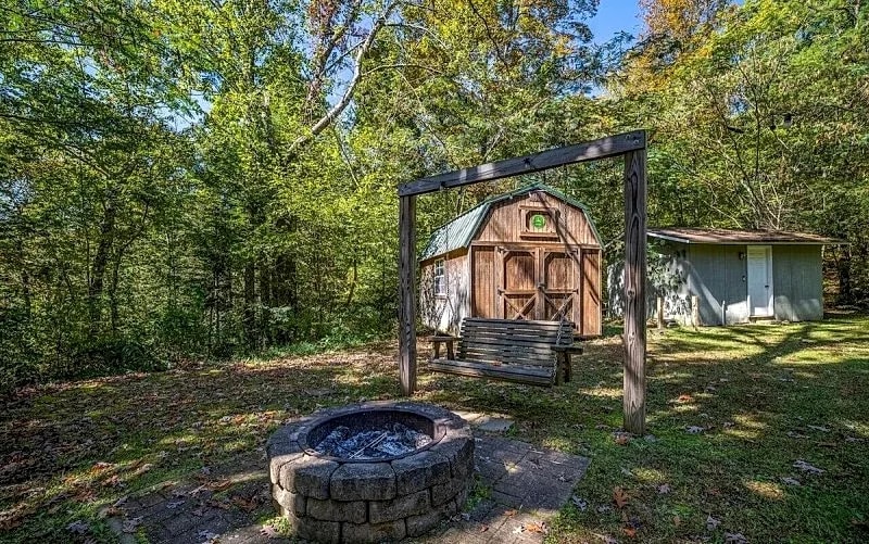 The Backyard Bear Rustic Cabin: Firepit, Wood Fireplace in Gatlinburg, Tennessee, United States — photo 2