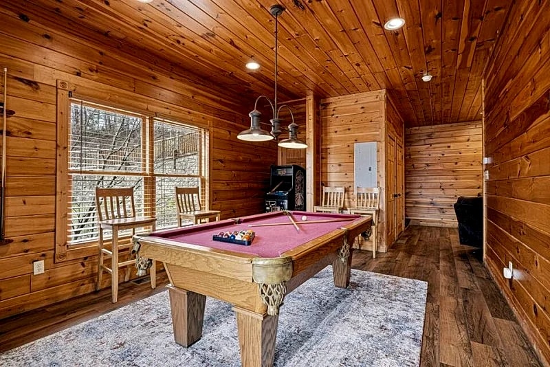 Peaceful Times Cabins, Gatlinburg, New Hot Tub, Pool Table in Gatlinburg, Tennessee, United States — photo 4