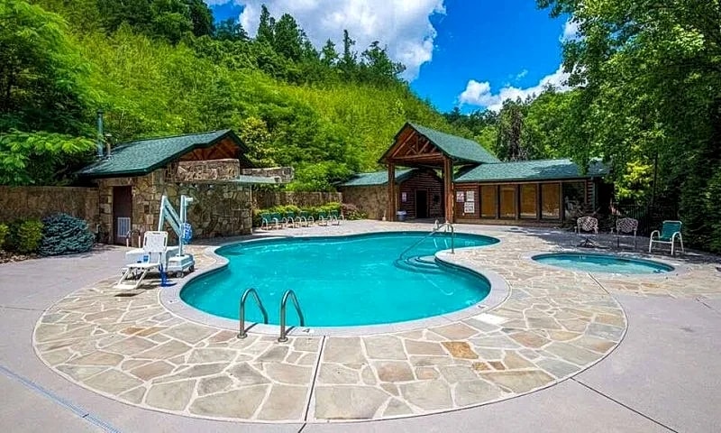 Peaceful Times Cabins, Gatlinburg, New Hot Tub, Pool Table in Gatlinburg, Tennessee, United States — photo 3