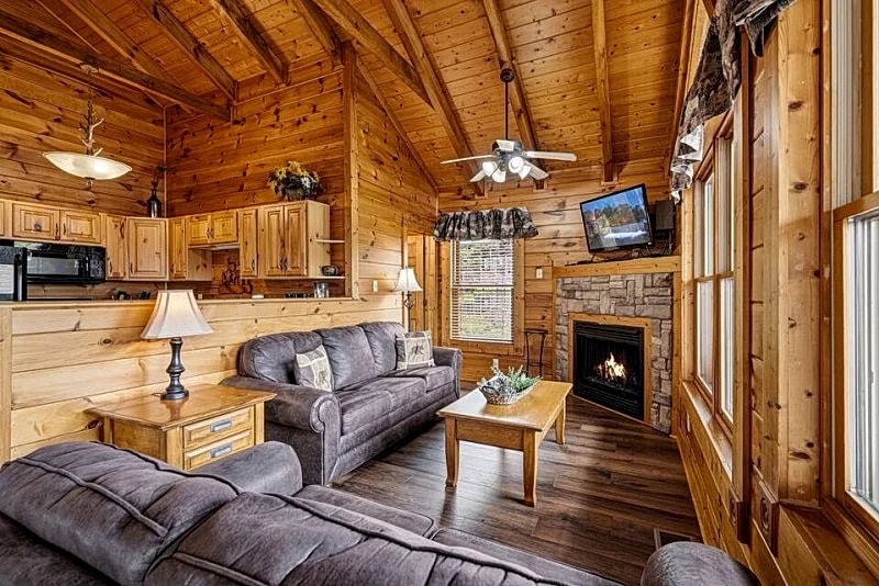 Peaceful Times Cabins, Gatlinburg, New Hot Tub, Pool Table in Gatlinburg, Tennessee, United States — photo 5