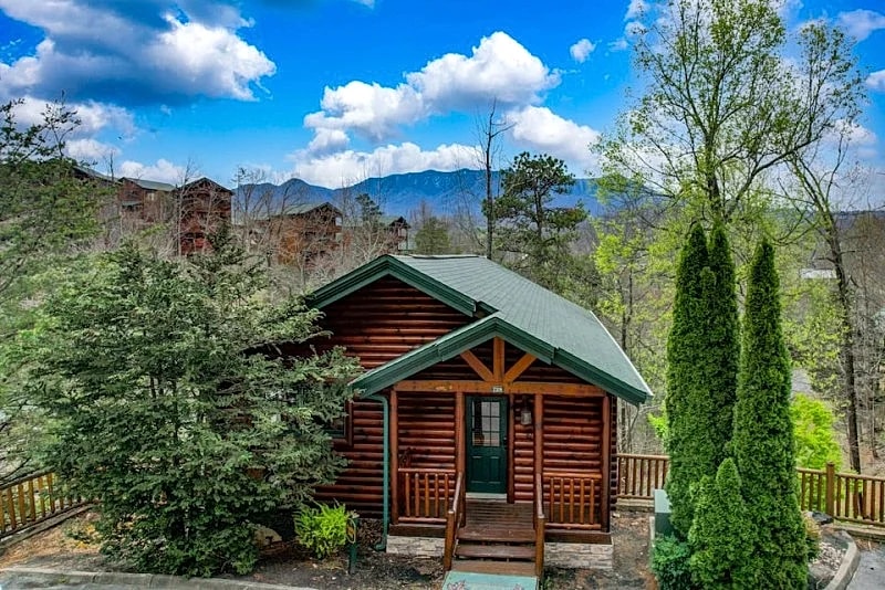 Peaceful Times Cabins, Gatlinburg, New Hot Tub, Pool Table in Gatlinburg, Tennessee, United States — photo 2