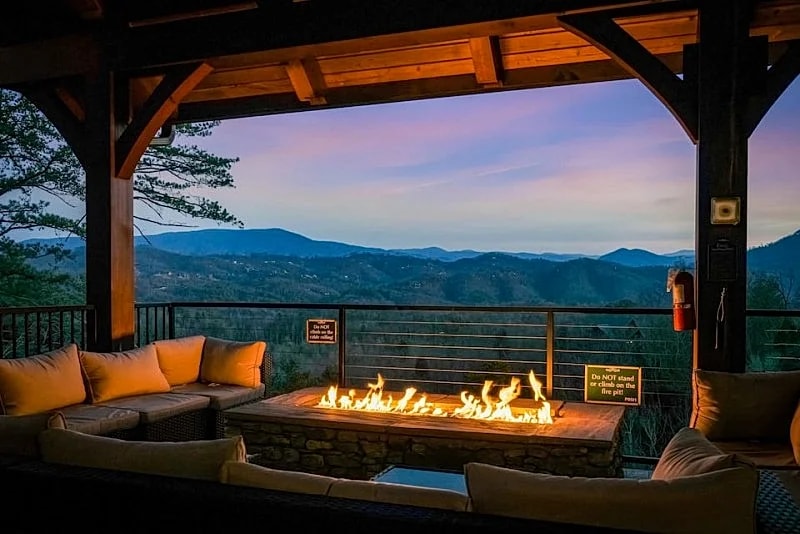 Elevator! Pool 2 Arcades Outdoor Kitchen Sleeps 20 in Sevierville, Tennessee, United States — photo 3