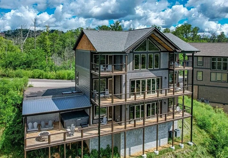 Love on the Horizon 180° View 10p swimspa Arcade Sleep 18 in Gatlinburg, Tennessee, United States — photo 2
