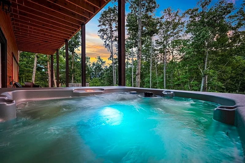 Silver Stag Lodge! Indoor pool, hot tub, bocce, theater & firepit