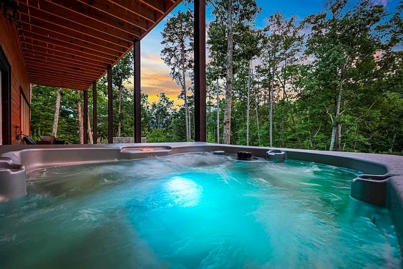 Silver Stag Lodge! Indoor pool, hot tub, bocce, theater & firepit