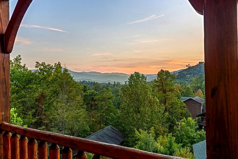 Stairway to Heaven: 2 Hot Tubs, Arcade Fireplace Sleeps 28 in Gatlinburg, Tennessee, United States — photo 4