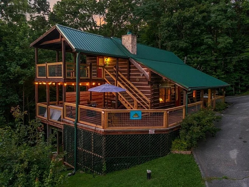 Big Sky View Cabin w/ Private Balcony, Grill, Game Room in Pigeon Forge, Tennessee, United States — photo 3