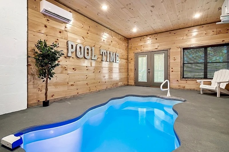 Smoky Mountain Paradise Cabin! Indoor Pool, Views, Hot Tub in Sevierville, Tennessee, United States — photo 2