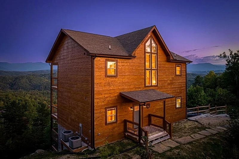 A Bear's Poolside View Cabin: heated pool, Hot Tub, 180º View in Pigeon Forge, Tennessee, United States — photo 4