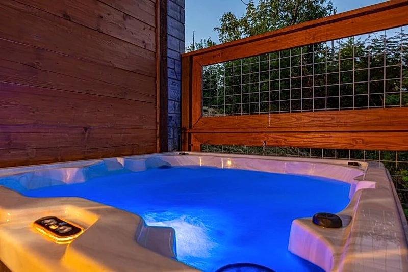A Bear's Poolside View Cabin: heated pool, Hot Tub, 180º View in Pigeon Forge, Tennessee, United States — photo 3
