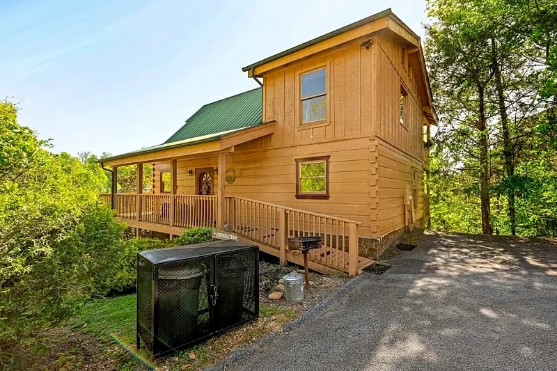 Hibernation Cabin: Outdoor fireplace, Hot Tub, Resort Pool in Pigeon Forge, Tennessee, United States — photo 3