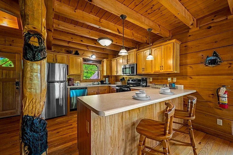 Hibernation Cabin: Outdoor fireplace, Hot Tub, Resort Pool in Pigeon Forge, Tennessee, United States — photo 5