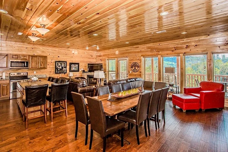 Damron's Dream Cabin w/ pool table Media Room & Hot Tub in Gatlinburg, Tennessee, United States — photo 3