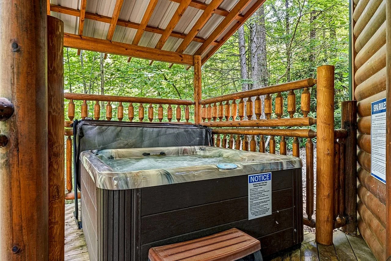 Cherokee Pool Lodge - Cosby Cabin - Smoky Mountains in Cosby, Tennessee, United States — photo 4