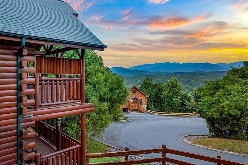 Legacy View Cabin w/ Game, Hot Tub, Jacuzzi, Resort Pool in Sevierville, Tennessee, United States — photo 4