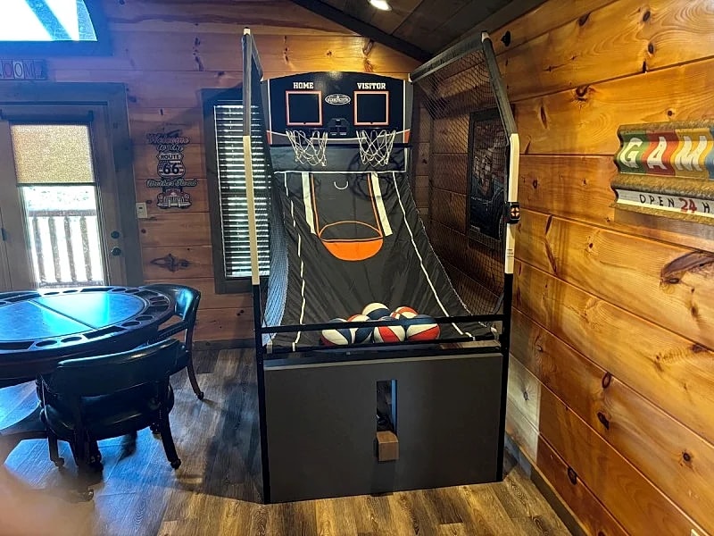 Cherokee Dreams Lodge w/ Sleeps 30 Mtn Views, Theater in Gatlinburg, Tennessee, United States — photo 4